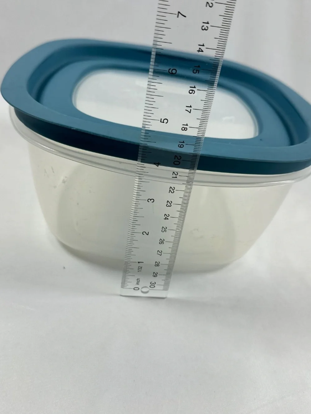 XLarge Rubbermaid Food Storage Container with Blue Lid 14 Cups, 3.3 Liter 7J69 7